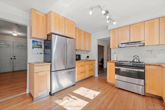 30220 Westbrook Parkway, Southfield, MI 48076