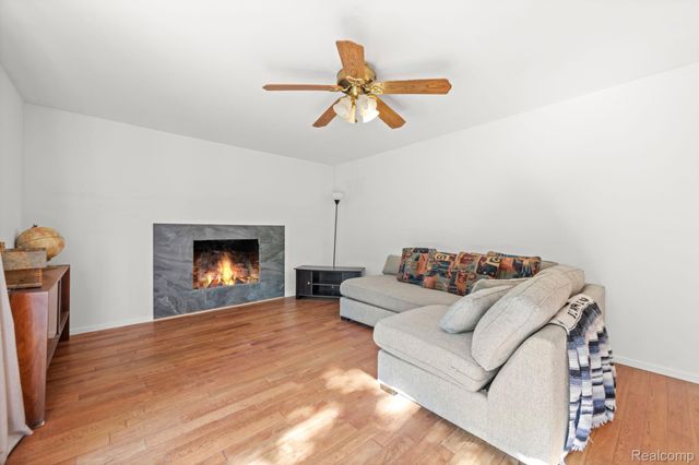 30220 Westbrook Parkway, Southfield, MI 48076