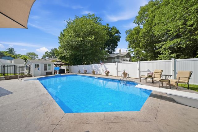 50 Langholm Drive, Nashua, NH 03062