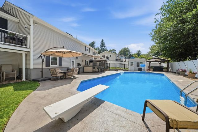 50 Langholm Drive, Nashua, NH 03062
