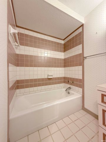 527 E Jefferson Street, Columbia City, IN 46725