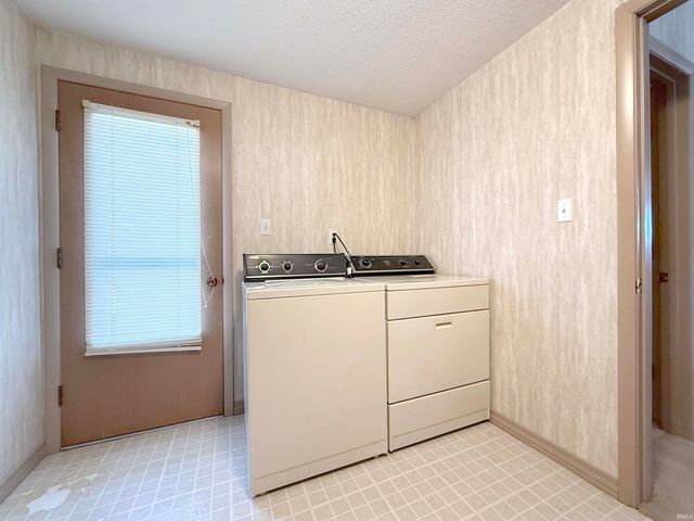 527 E Jefferson Street, Columbia City, IN 46725