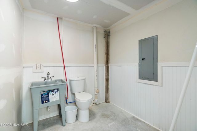 228 NE 52nd Street, Oak Island, NC 28465