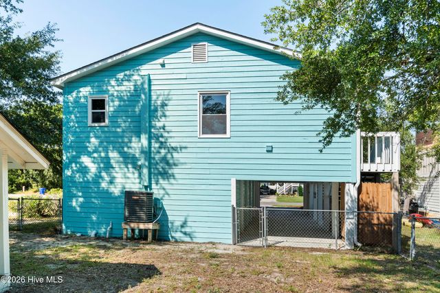 228 NE 52nd Street, Oak Island, NC 28465