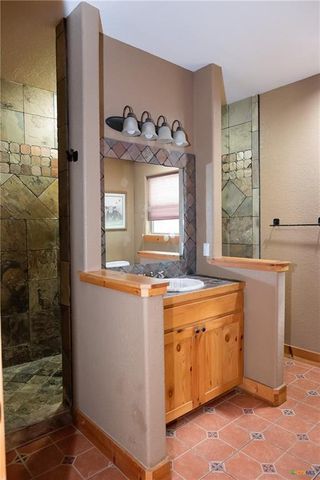 211 Cambridge DR, New Braunfels, TX 78132