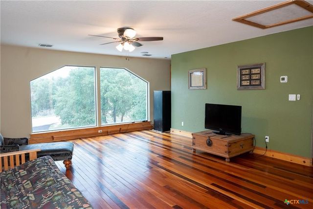 211 Cambridge DR, New Braunfels, TX 78132