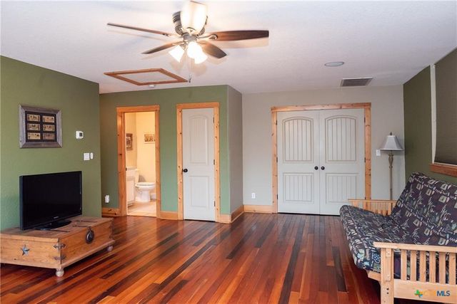 211 Cambridge DR, New Braunfels, TX 78132