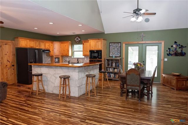 211 Cambridge DR, New Braunfels, TX 78132