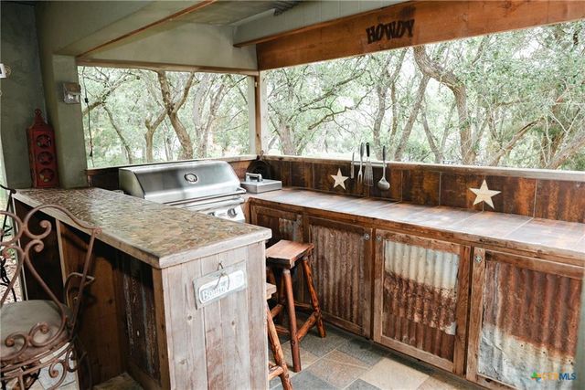 211 Cambridge DR, New Braunfels, TX 78132