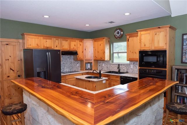 211 Cambridge DR, New Braunfels, TX 78132