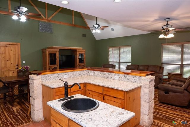 211 Cambridge DR, New Braunfels, TX 78132