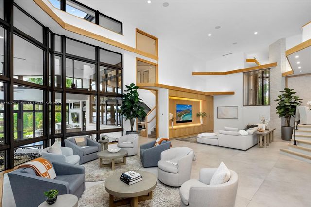 2965 NE Surrey Ln, Weston, FL 33331