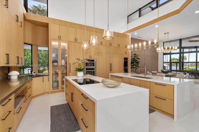 2965 NE Surrey Ln, Weston, FL 33331