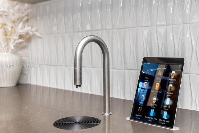 2965 NE Surrey Ln, Weston, FL 33331