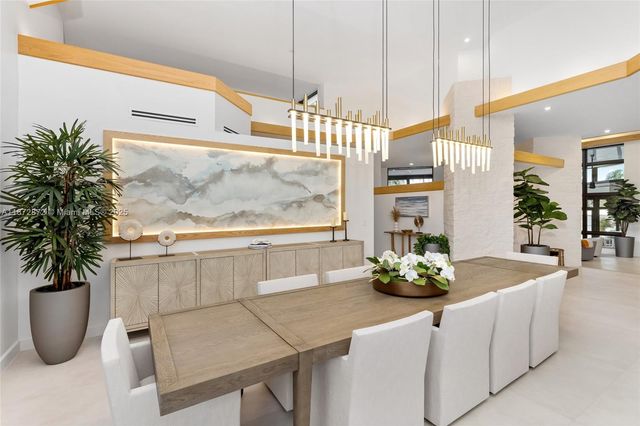 2965 NE Surrey Ln, Weston, FL 33331