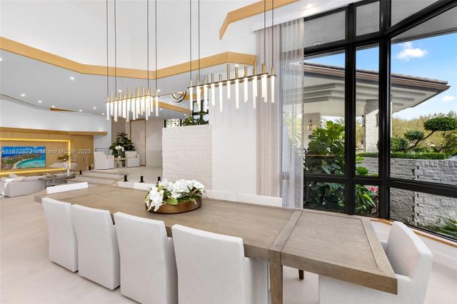 2965 NE Surrey Ln, Weston, FL 33331