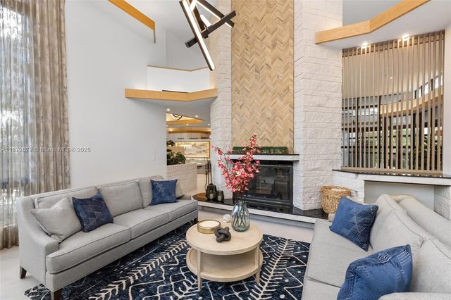 2965 NE Surrey Ln, Weston, FL 33331