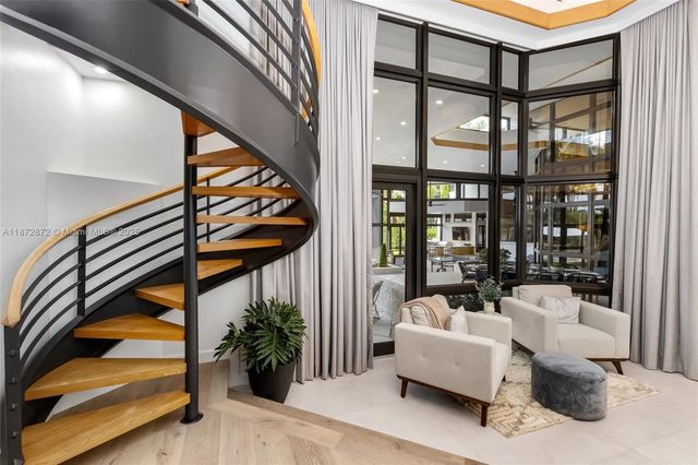 2965 NE Surrey Ln, Weston, FL 33331