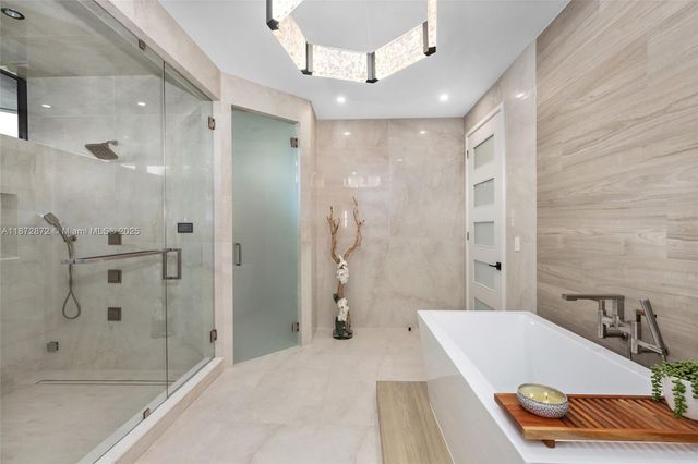 2965 NE Surrey Ln, Weston, FL 33331