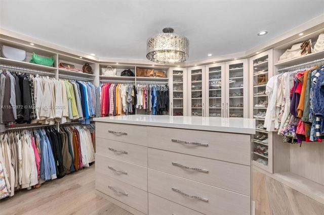 2965 NE Surrey Ln, Weston, FL 33331