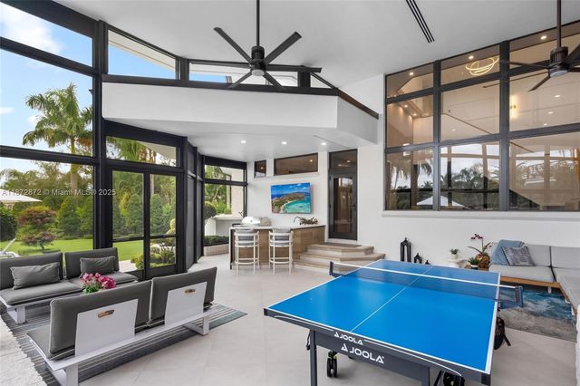 2965 NE Surrey Ln, Weston, FL 33331