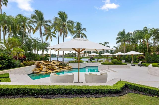 2965 NE Surrey Ln, Weston, FL 33331