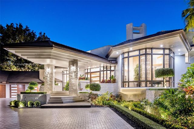 2965 NE Surrey Ln, Weston, FL 33331