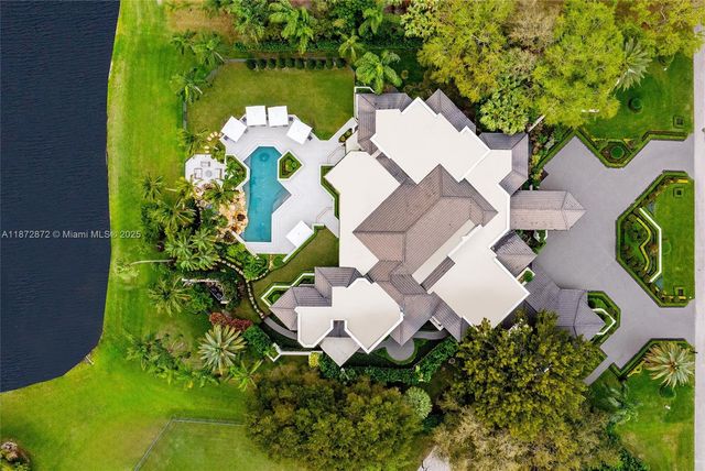 2965 NE Surrey Ln, Weston, FL 33331