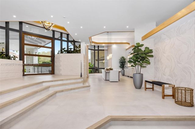 2965 NE Surrey Ln, Weston, FL 33331