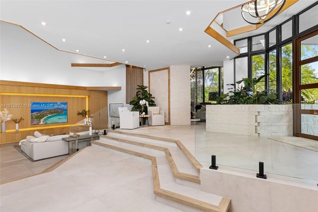 2965 NE Surrey Ln, Weston, FL 33331