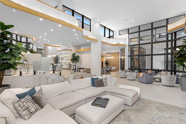 2965 NE Surrey Ln, Weston, FL 33331