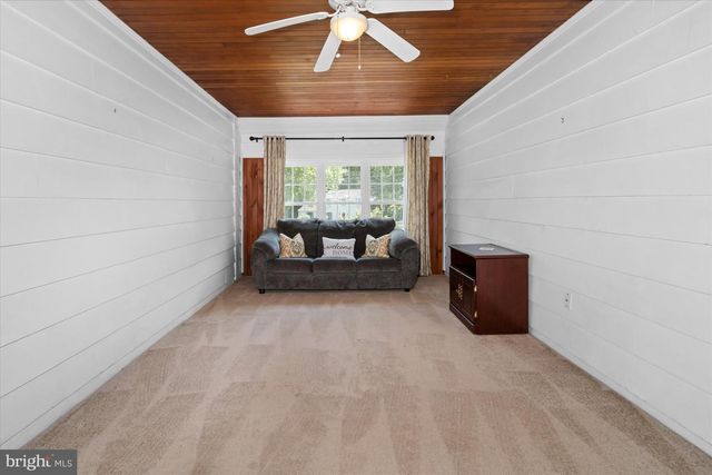 1 OAK RD, Elkton, MD 21921
