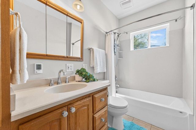 S25W27133 Rocky Hills COURT, Waukesha, WI 53188