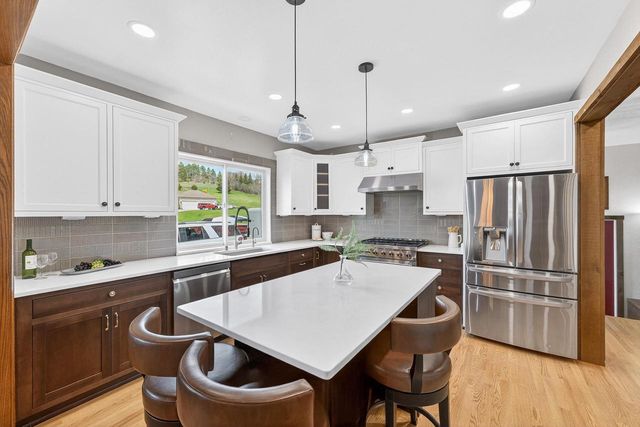 S25W27133 Rocky Hills COURT, Waukesha, WI 53188