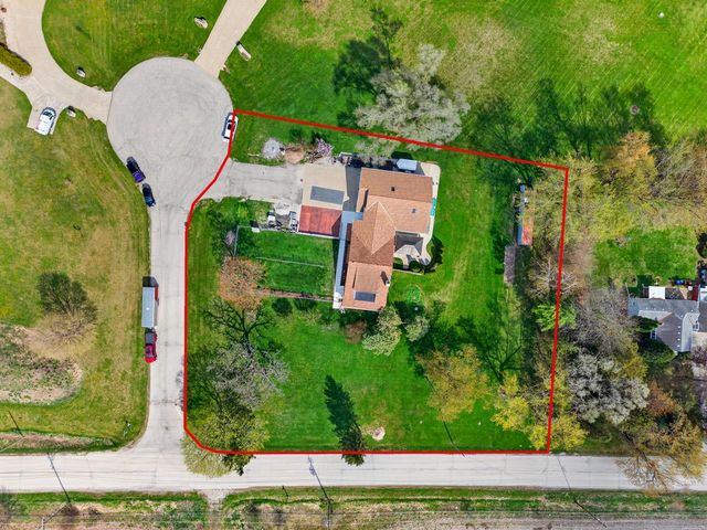S25W27133 Rocky Hills COURT, Waukesha, WI 53188