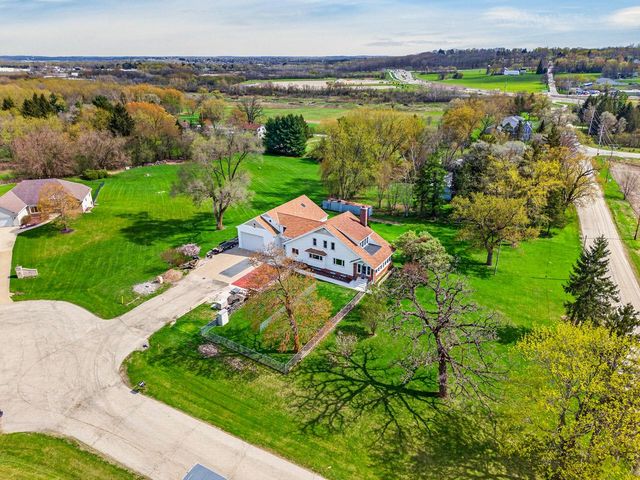 S25W27133 Rocky Hills COURT, Waukesha, WI 53188
