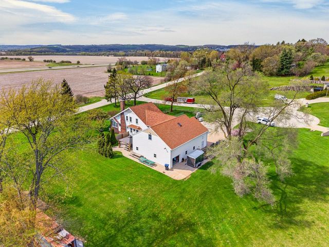 S25W27133 Rocky Hills COURT, Waukesha, WI 53188