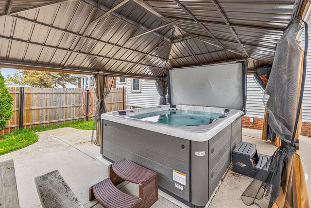 S25W27133 Rocky Hills COURT, Waukesha, WI 53188