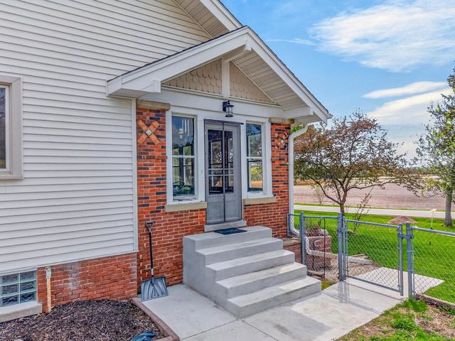 S25W27133 Rocky Hills COURT, Waukesha, WI 53188