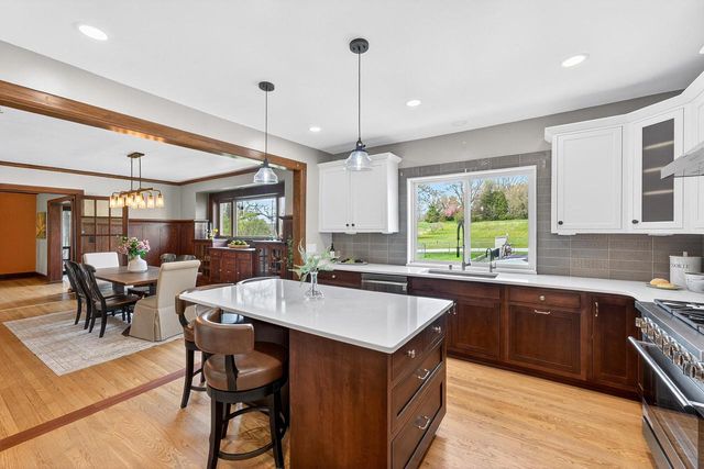 S25W27133 Rocky Hills COURT, Waukesha, WI 53188