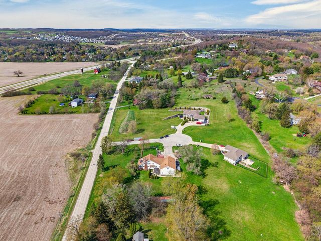 S25W27133 Rocky Hills COURT, Waukesha, WI 53188