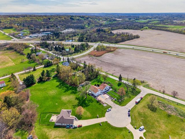 S25W27133 Rocky Hills COURT, Waukesha, WI 53188