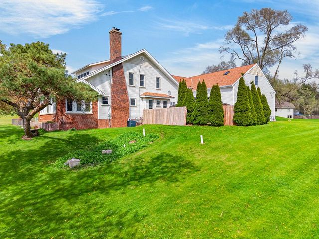 S25W27133 Rocky Hills COURT, Waukesha, WI 53188