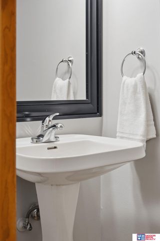 7545 Karl Drive, Lincoln, NE 68516