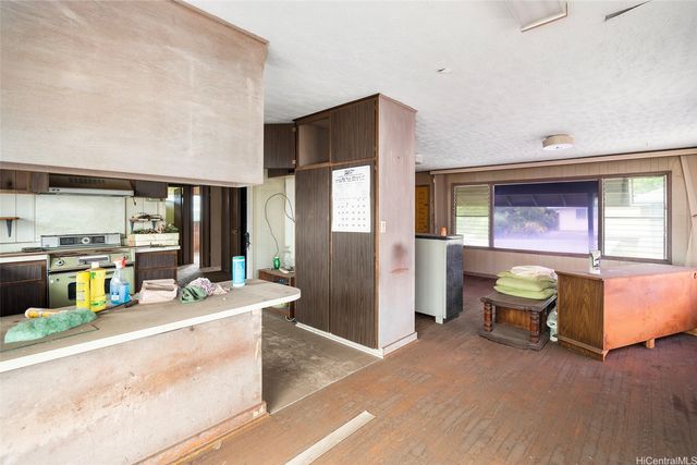 94-815 Waipahu Street, Waipahu, HI 96797