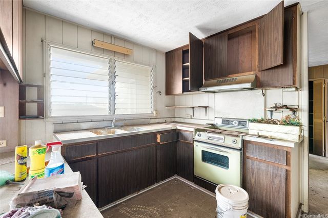 94-815 Waipahu Street, Waipahu, HI 96797