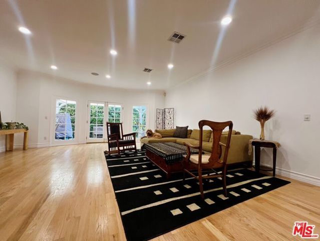 3128 Club Drive, Los Angeles, CA 90064