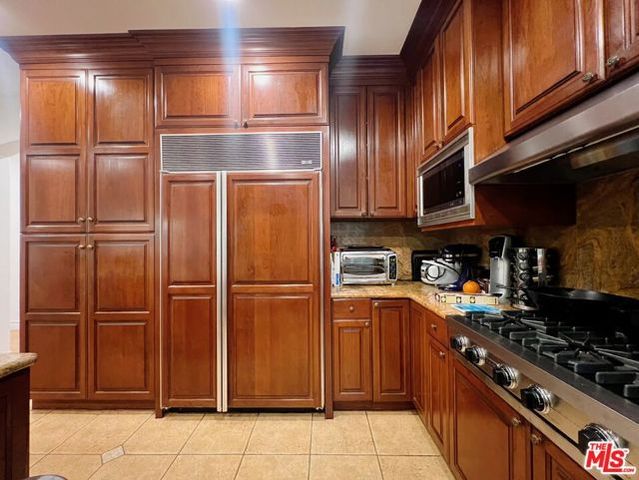 3128 Club Drive, Los Angeles, CA 90064