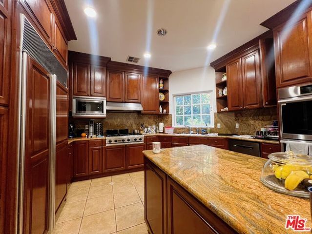 3128 Club Drive, Los Angeles, CA 90064