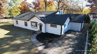 18653 W Willow Point Drive, Grayslake, IL 60030